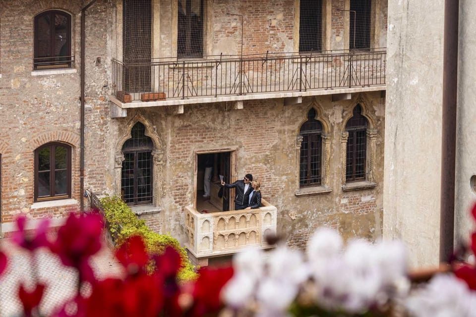 People, View (from property/room), Balcony/Terrace, Inner courtyard view