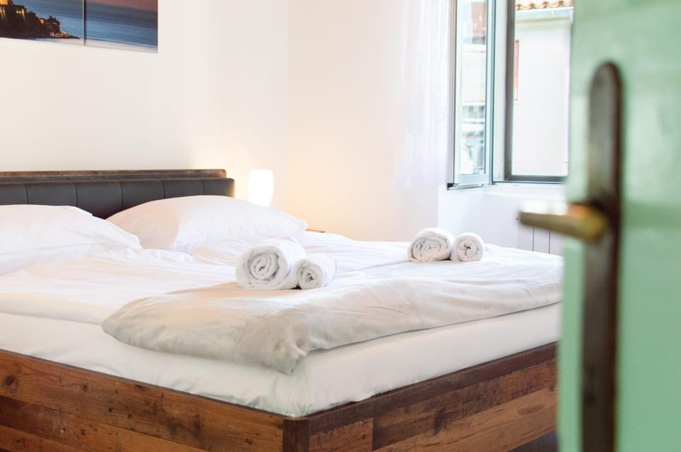 Bed, Photo of the whole room, Bedroom, towels