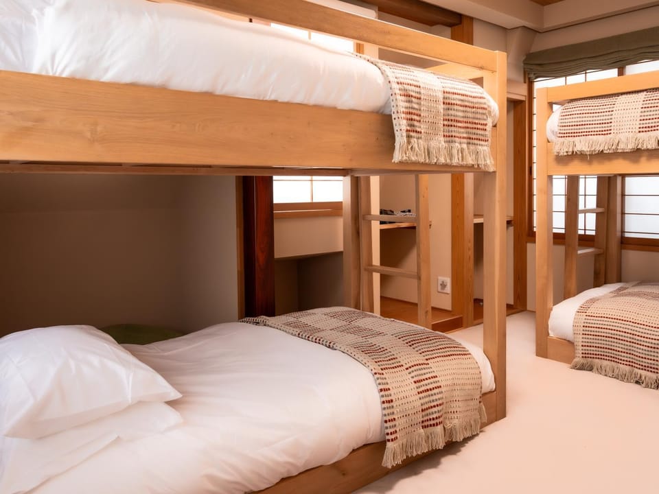Bedroom, bunk bed