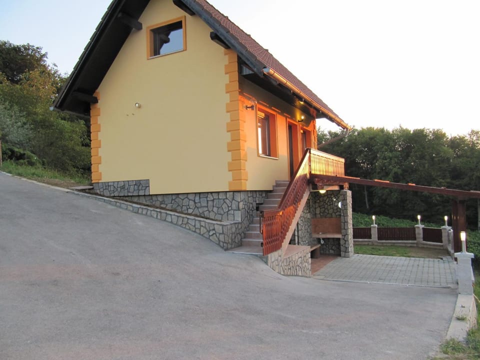 Facade/entrance