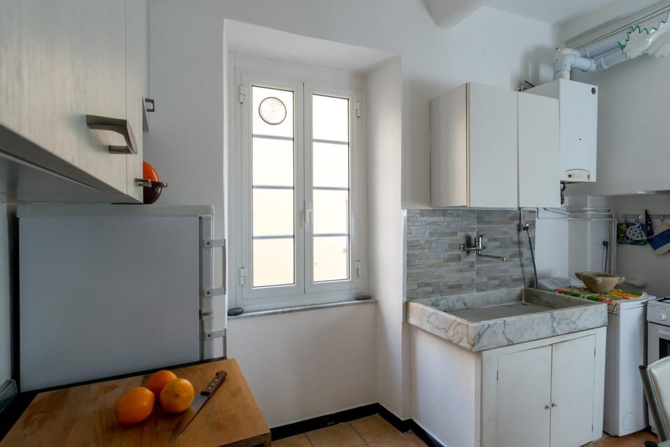 Kitchen or kitchenette, pet friendly, stove