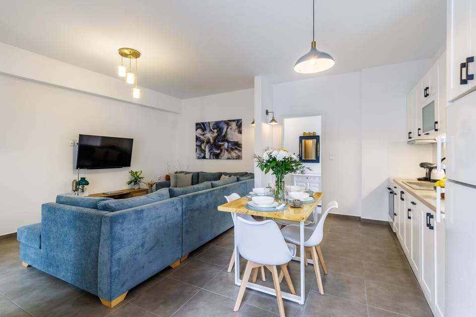 TV and multimedia, Kitchen or kitchenette, Living room, Dining area