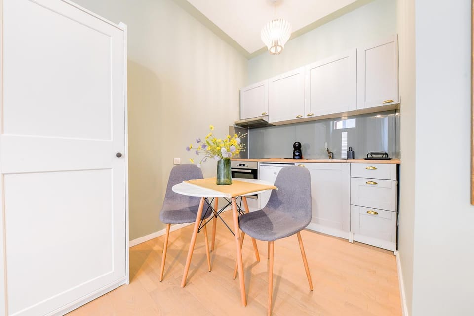 Kitchen or kitchenette, Dining area, pet friendly, stove