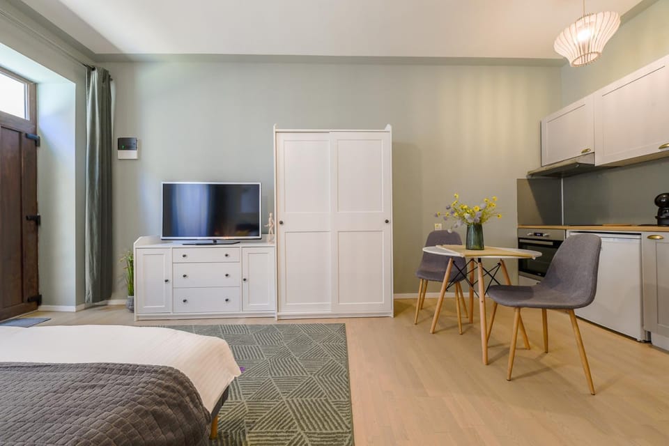 Communal lounge/ TV room, Living room, Seating area, hair dresser