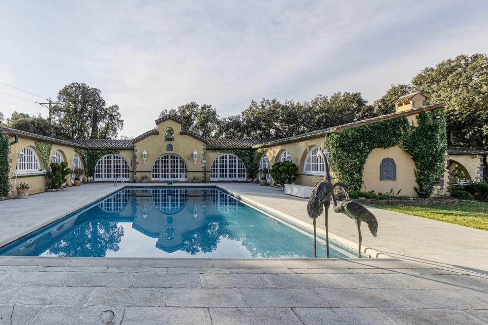 Property building, Swimming pool