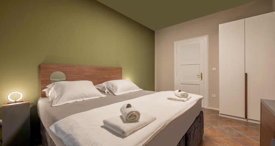 Bed, Bedroom, towels, wardrobe