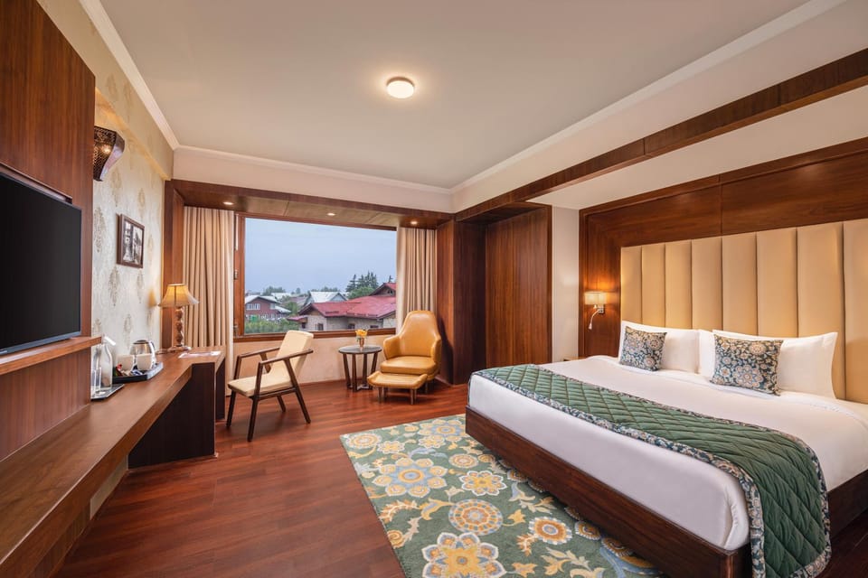 TV and multimedia, Photo of the whole room, Seating area, Bedroom