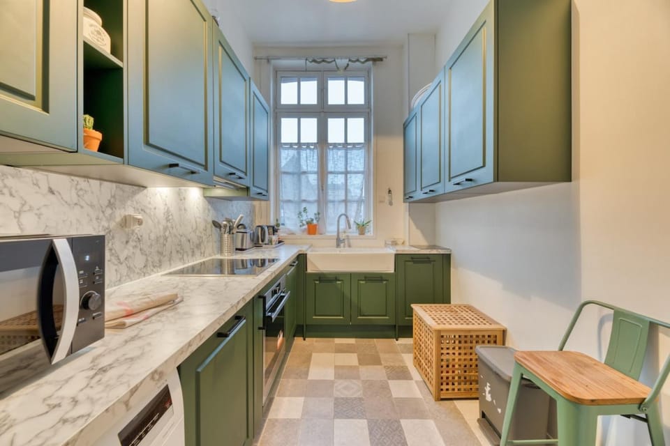 Kitchen or kitchenette