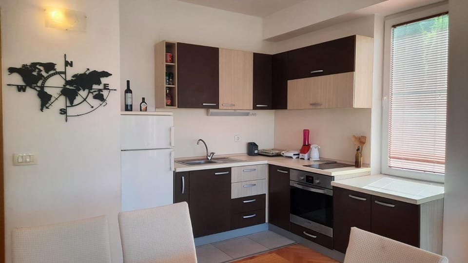 Kitchen or kitchenette, pet friendly, stove