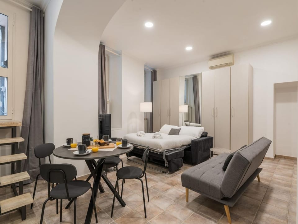 Living room, Photo of the whole room, air conditioner