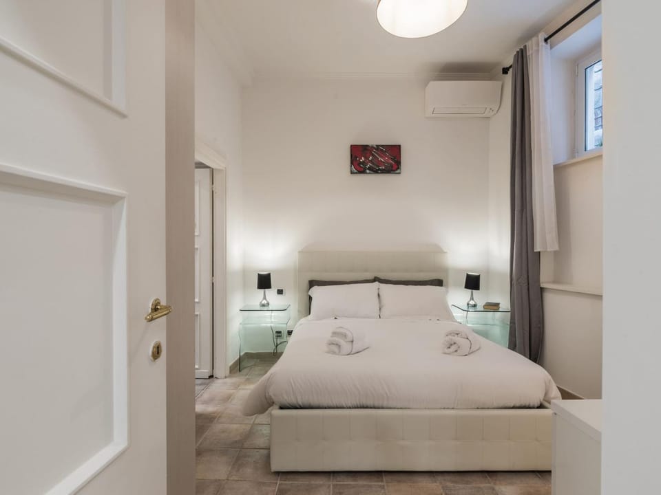 Bed, Photo of the whole room, Bedroom, air conditioner