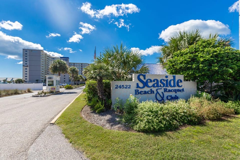 Beach View 3br/2ba w/Pools Sleeps 8 House in Orange Beach