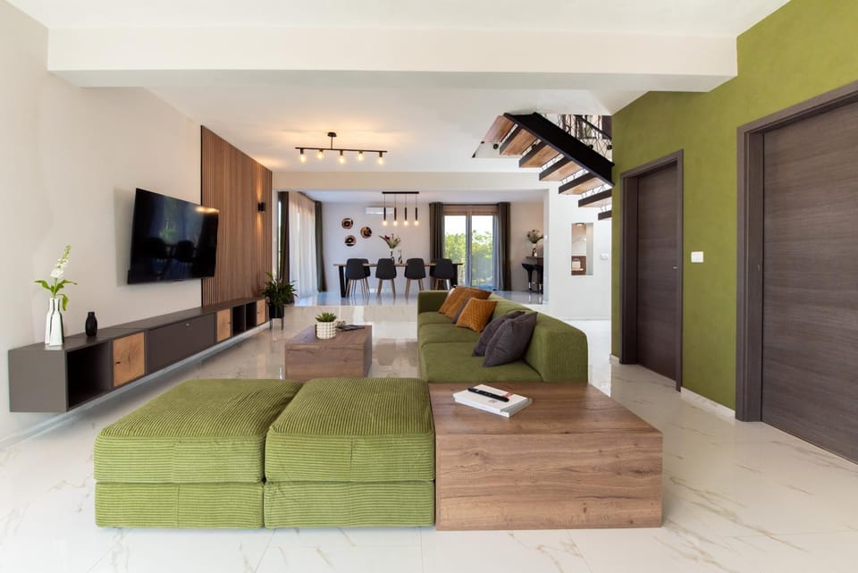 TV and multimedia, Living room, Seating area, Evening entertainment