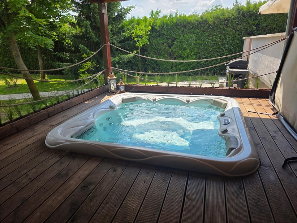 Day, Hot Tub