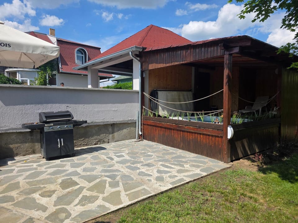 Property building, Day