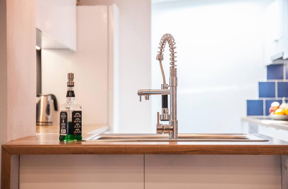 Secret Loft, 2min Walk From The Beach, High Tech Apartment in Chania
