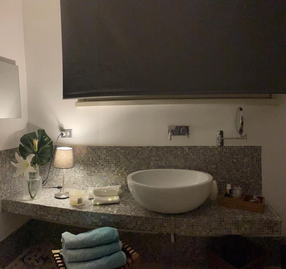 Toilet, Hot Tub