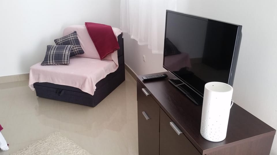 Communal lounge/ TV room, Living room, Seating area