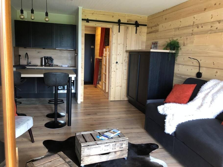 Kitchen or kitchenette, Living room, Seating area