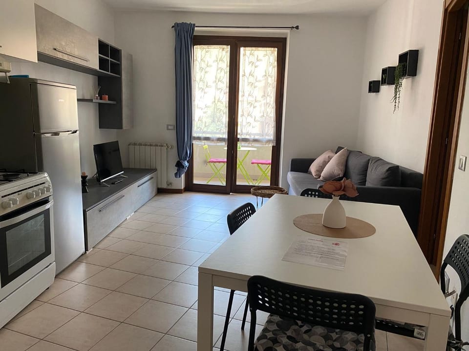 Kitchen or kitchenette, Living room, Dining area, oven, pet friendly, stove