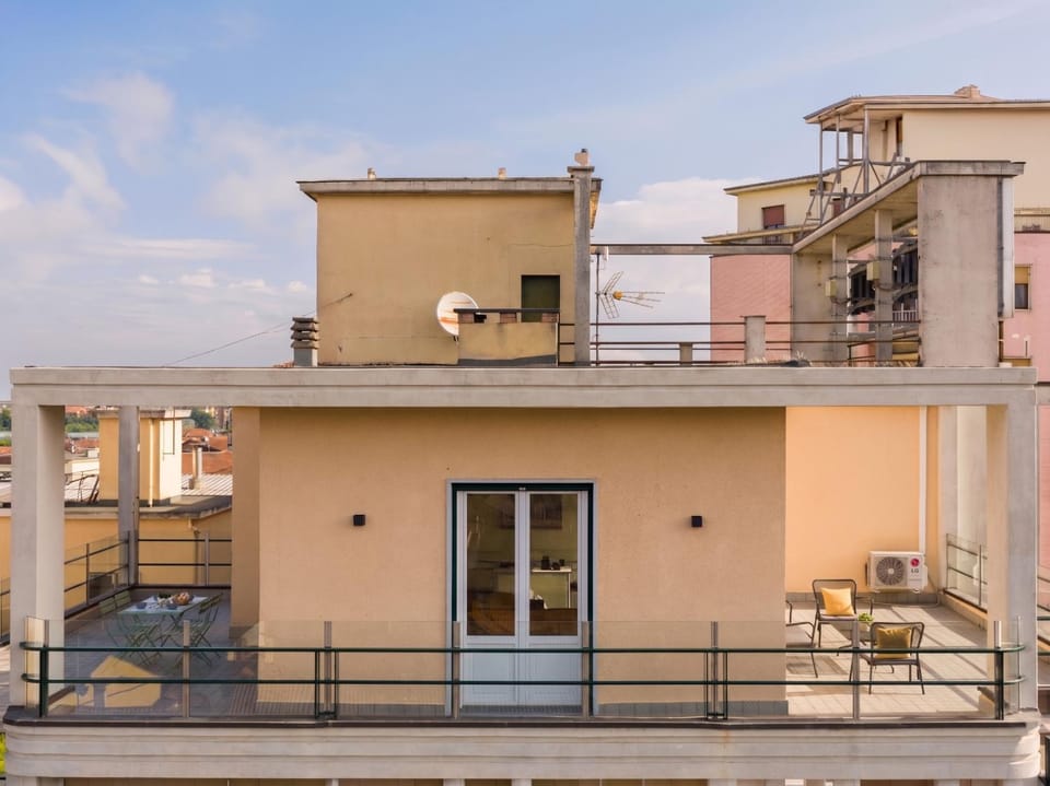 Property building, View (from property/room), Balcony/Terrace