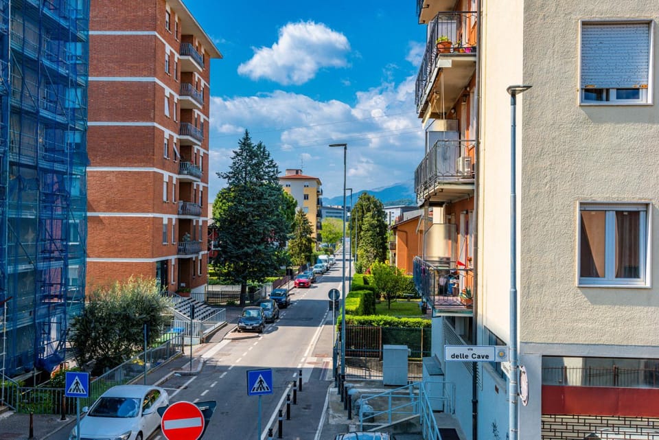 Neighbourhood, Street view