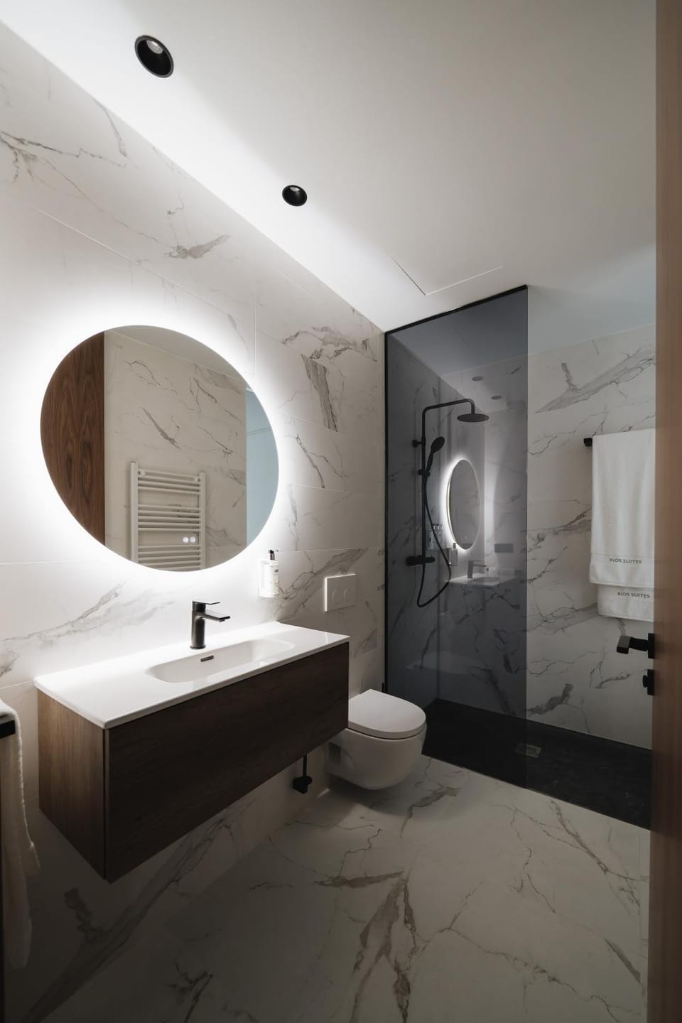 Shower, Toilet, Bathroom, Bath, towels
