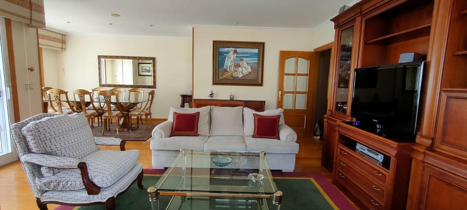 TV and multimedia, Living room, Dining area