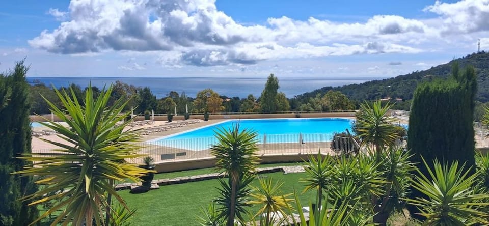 Cap Estérel Vue mer Piscine Parking 6 pers House in Saint-Raphael