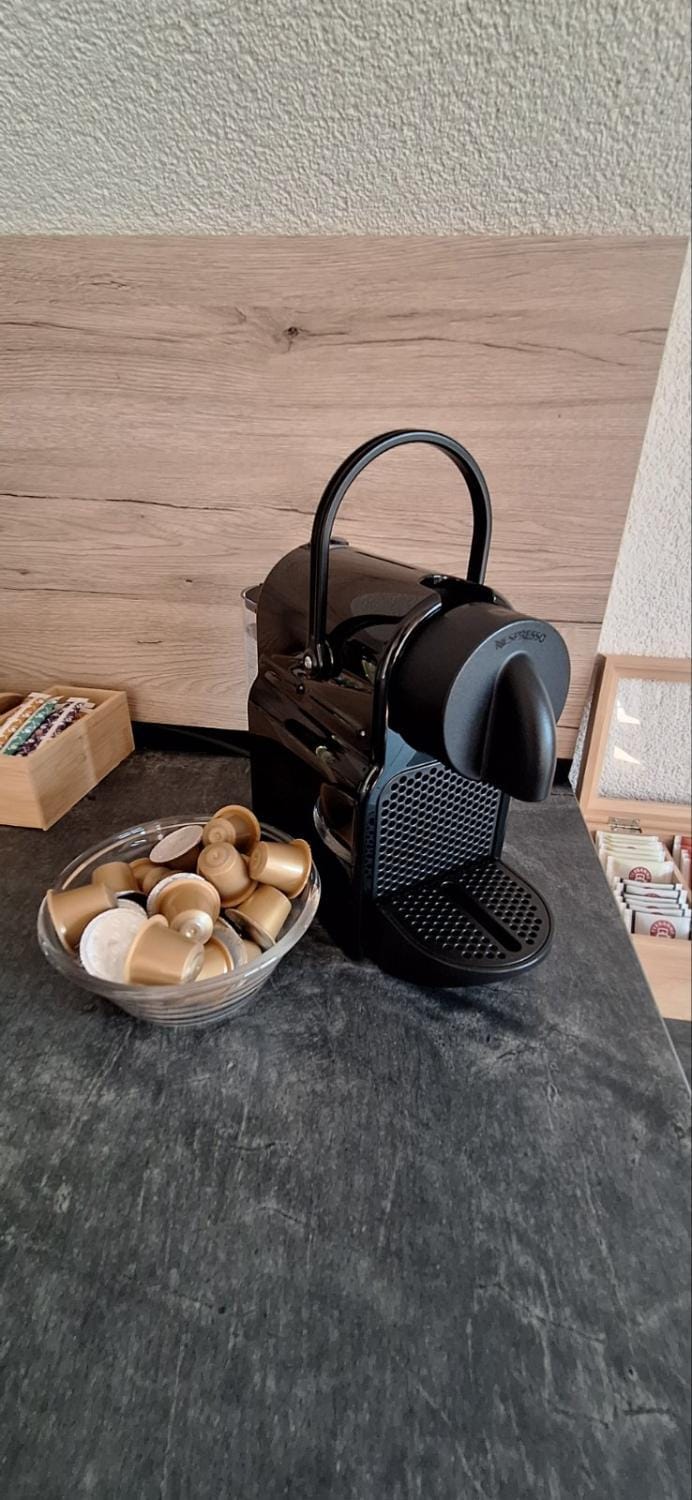 Coffee/tea facilities, Food and drinks