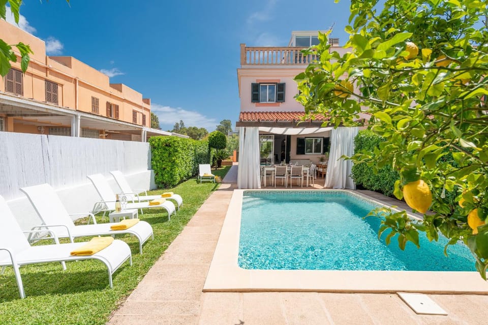 Property building, Garden, Swimming pool, sunbed