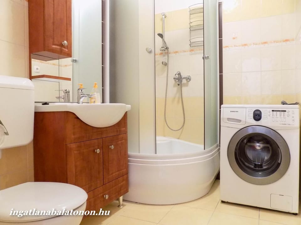 Bathroom, washing machine