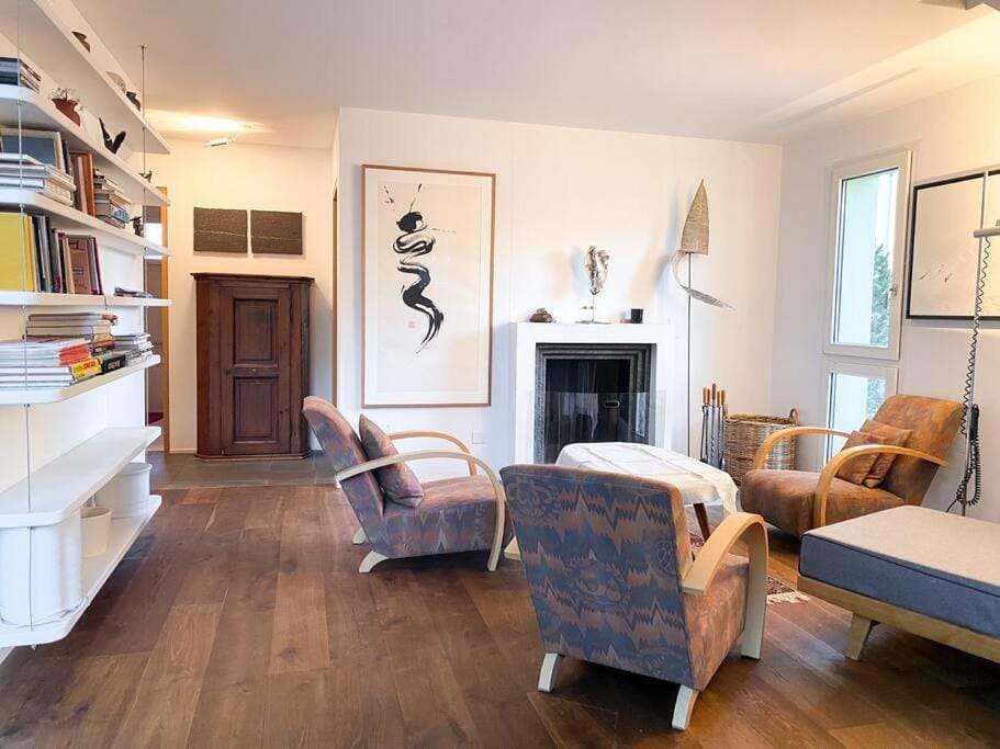 Living room, Seating area, fireplace