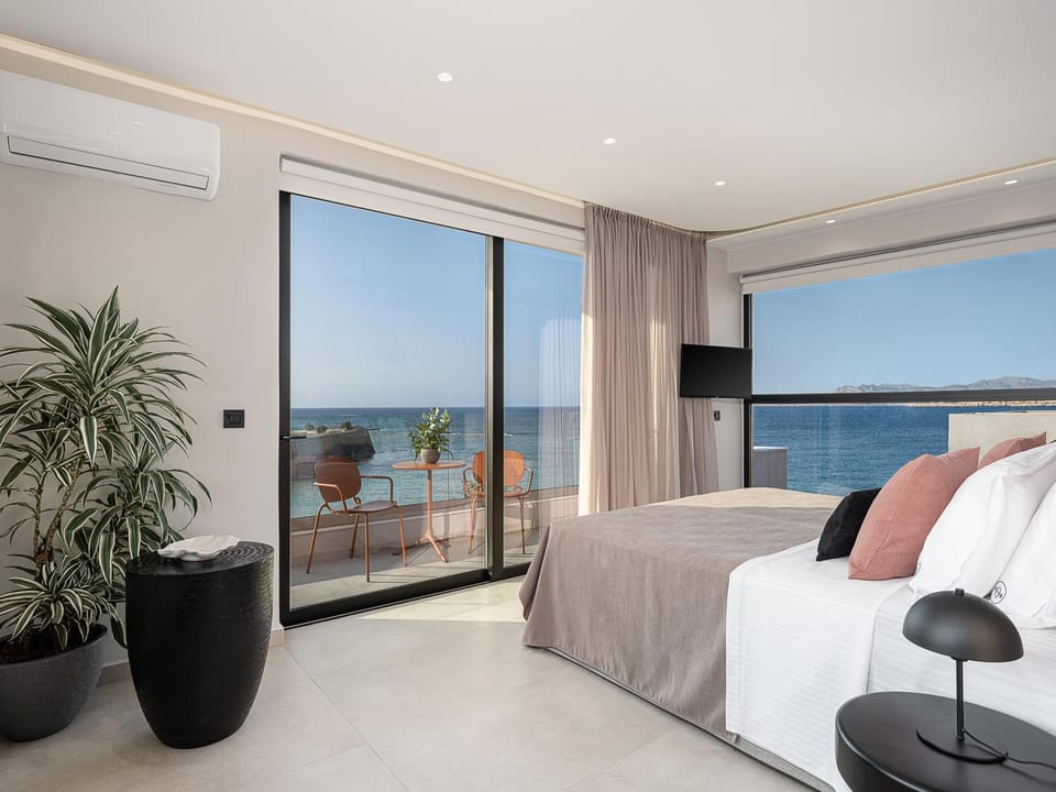 Bed, View (from property/room), Photo of the whole room, Sea view
