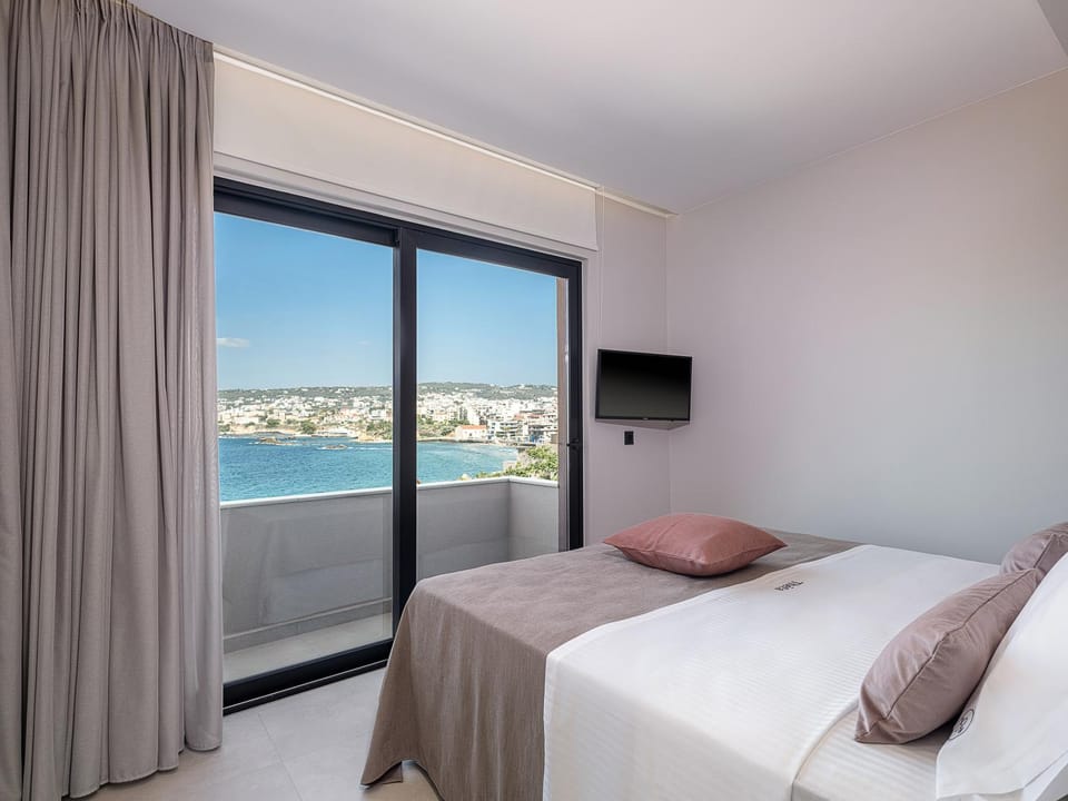 Bed, TV and multimedia, Balcony/Terrace, Photo of the whole room, Sea view