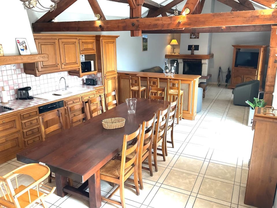 Kitchen or kitchenette, Lounge or bar