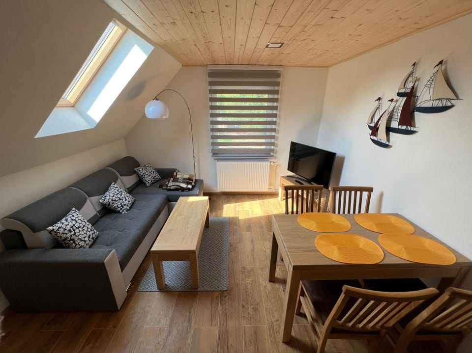 TV and multimedia, Seating area