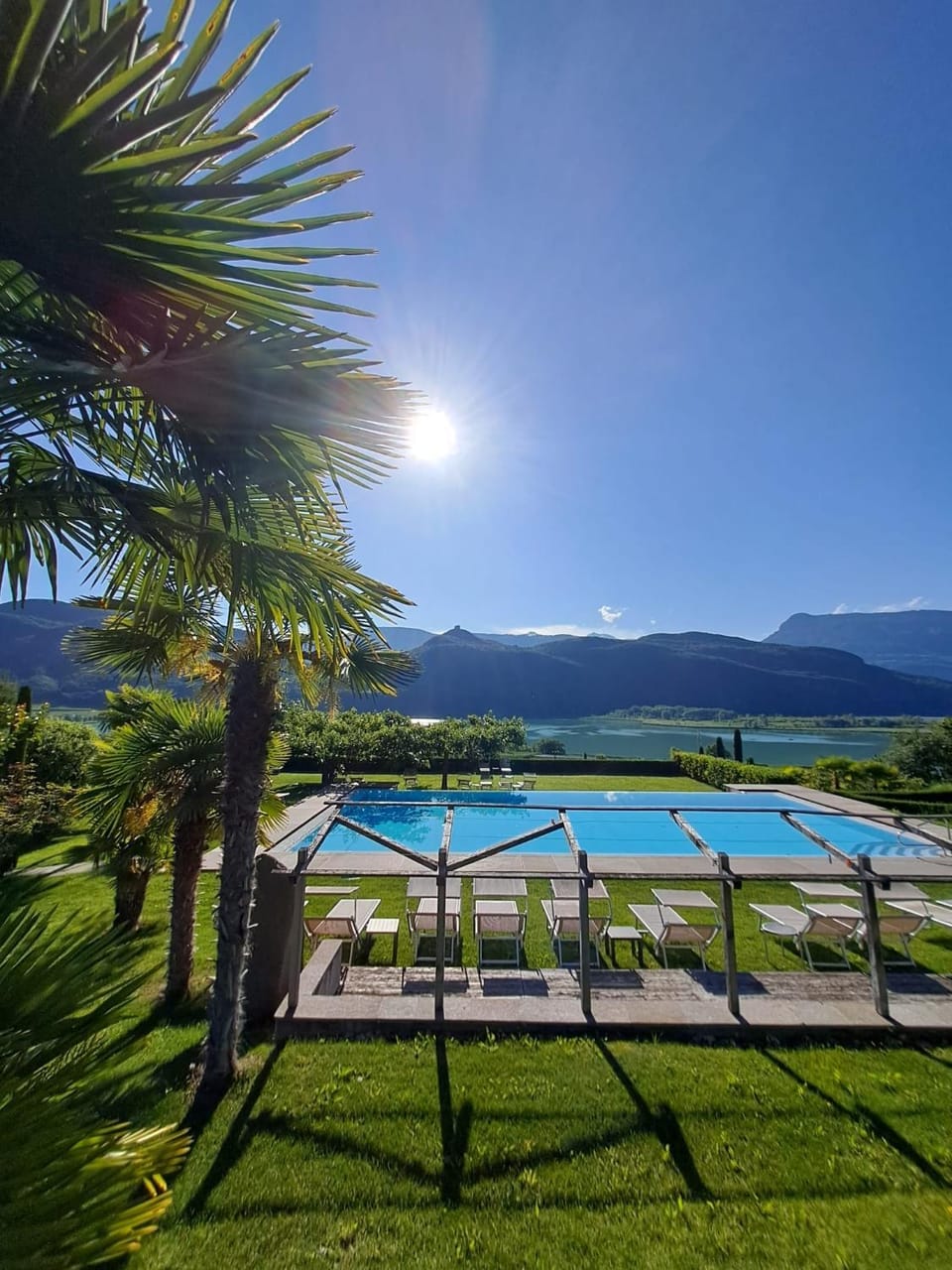 View (from property/room), Mountain view, Swimming pool, sunbed