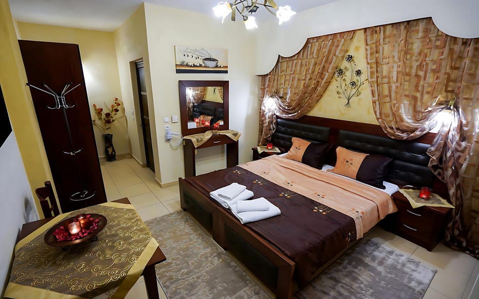 Shower, Hot Tub, Coffee/tea facilities, Garden view, internet, towels, kitchen, air conditioner