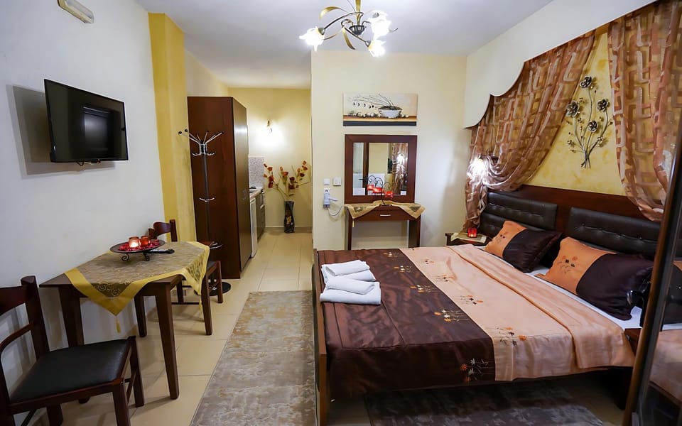 Shower, Hot Tub, Coffee/tea facilities, Garden view, internet, towels, kitchen, air conditioner