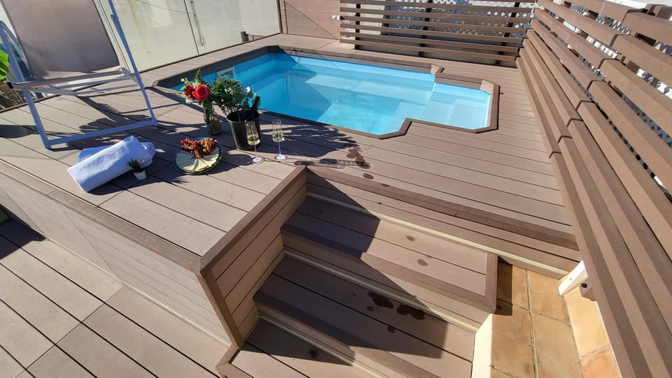 Patio, Off site, Day, Hot Tub, Pool view, sunbed, towels