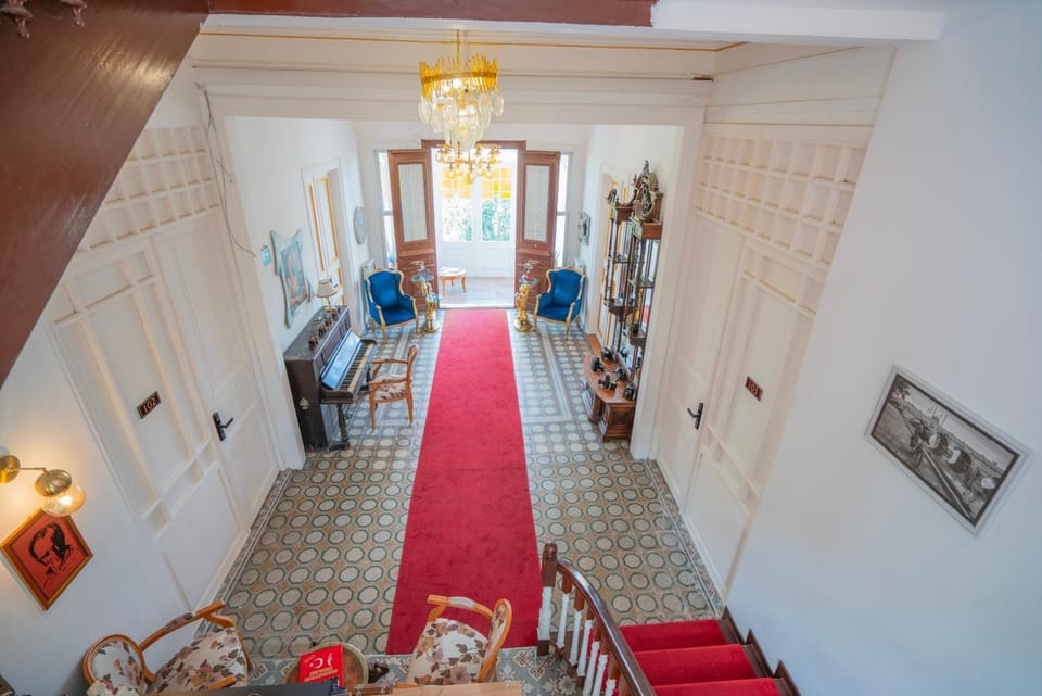 Bed, Living room, Photo of the whole room, Seating area, Bedroom