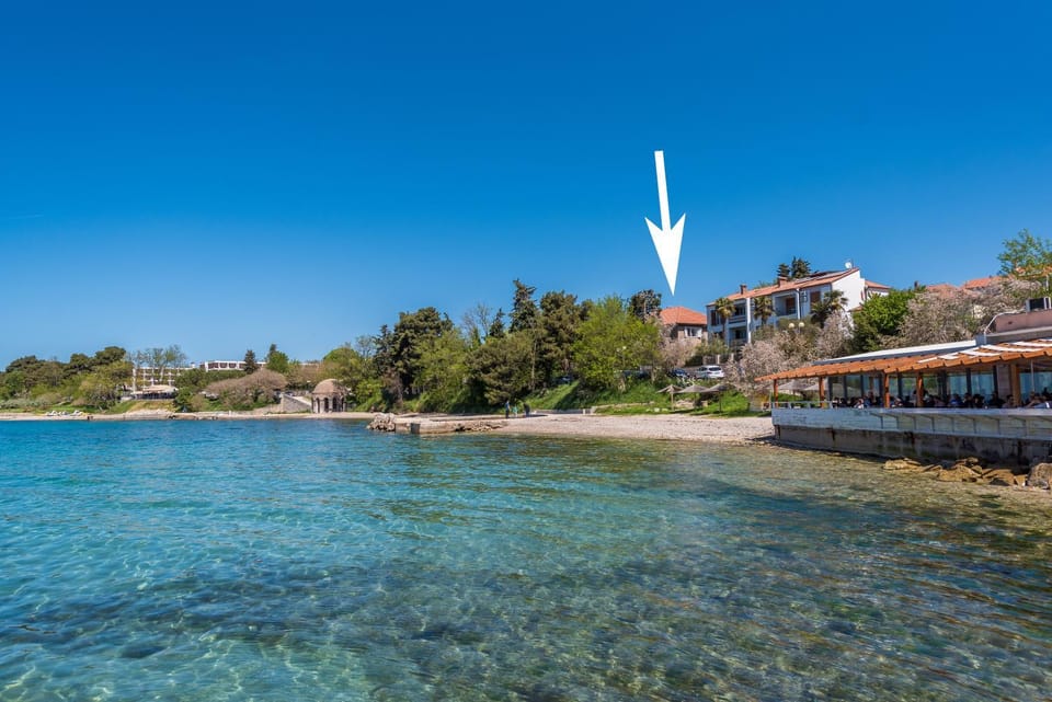 Apartment Tina - Kolovare Beach Apartment in Zadar