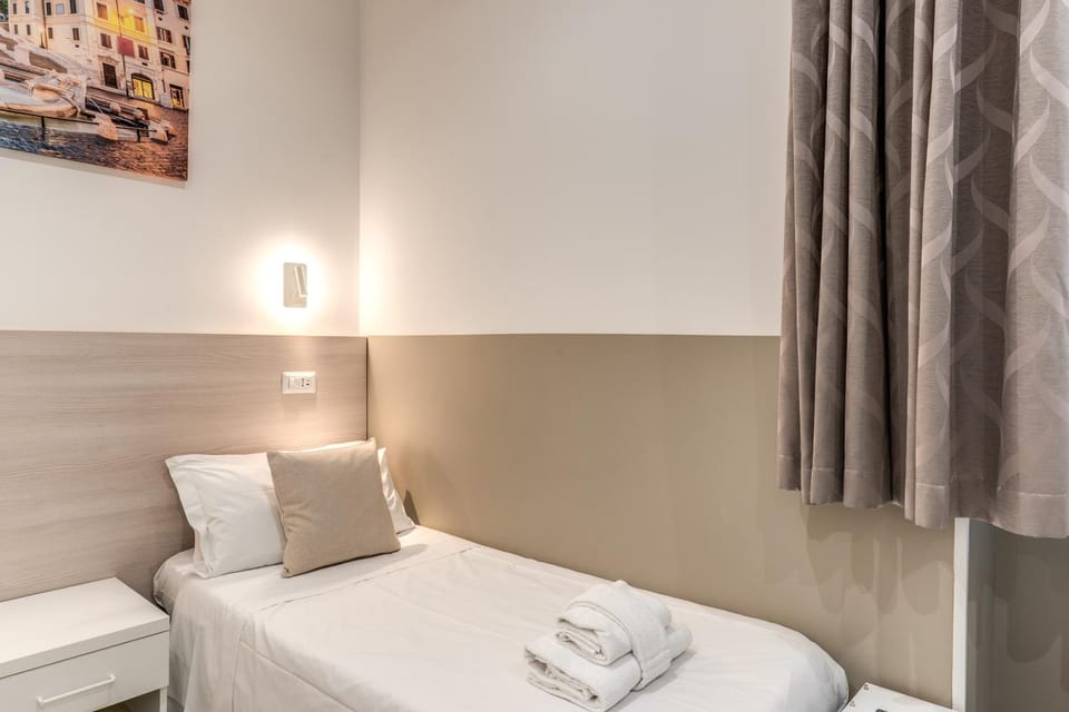 Bed, Bedroom, towels