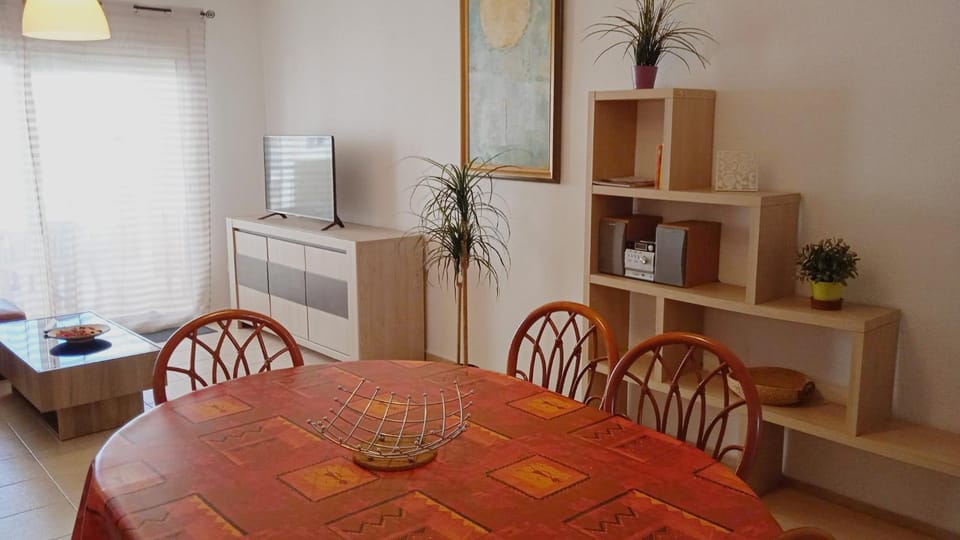 TV and multimedia, Living room, Dining area