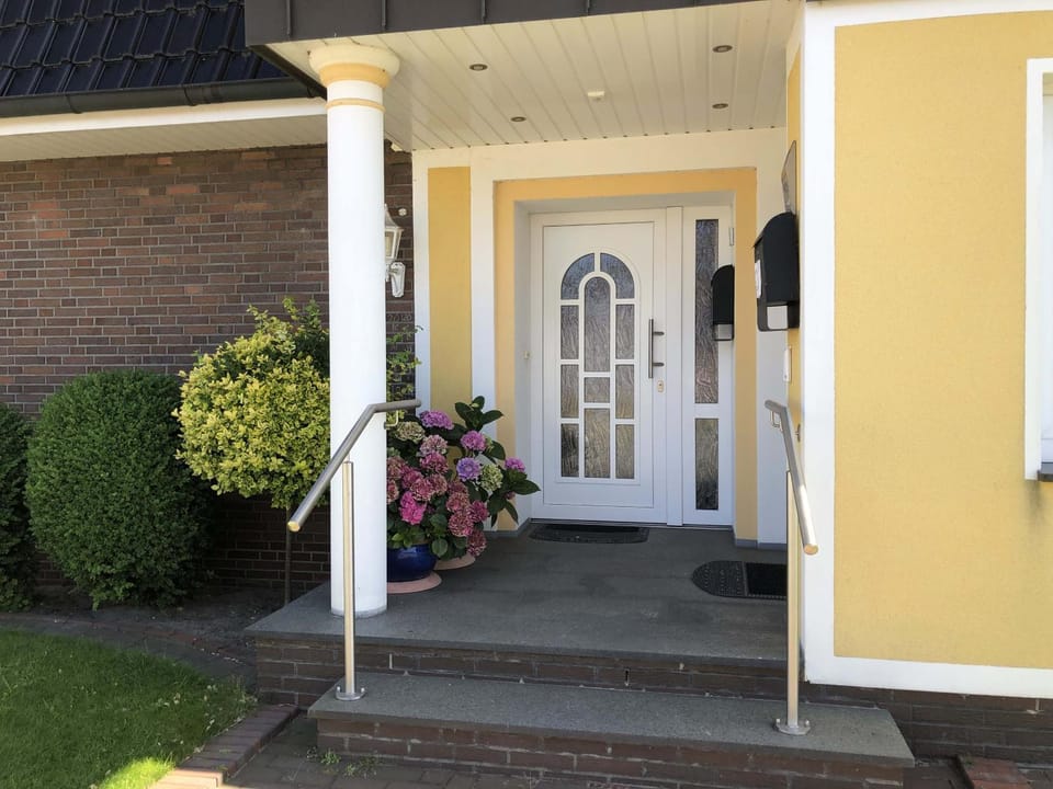 Property building, Facade/entrance