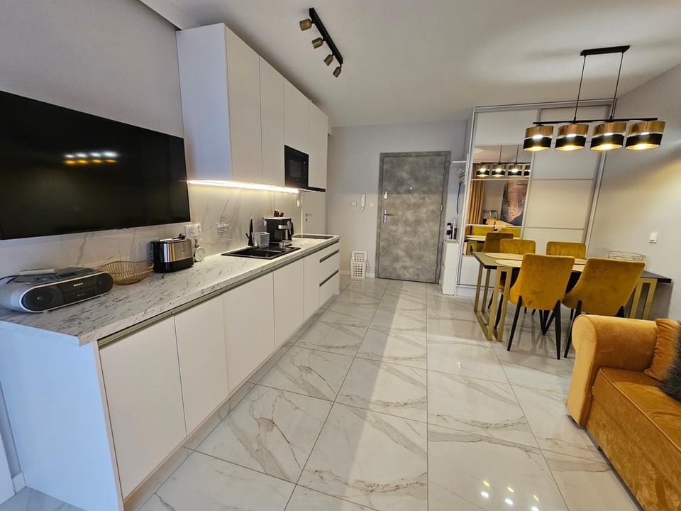 Property building, Communal lounge/ TV room, TV and multimedia, Kitchen or kitchenette, minibar
