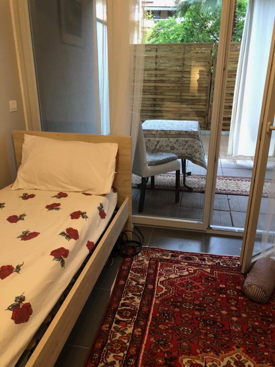 Bed, Living room, Photo of the whole room