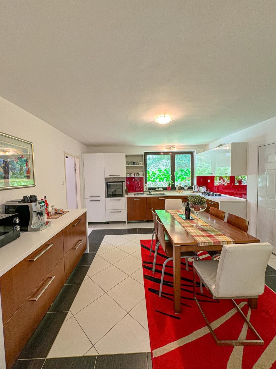 Dining area, dishwasher