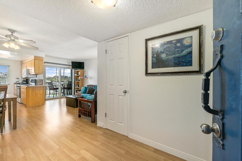 313B Steps from the Sand at Harbor Beach - Free Wifi House in Oceanside